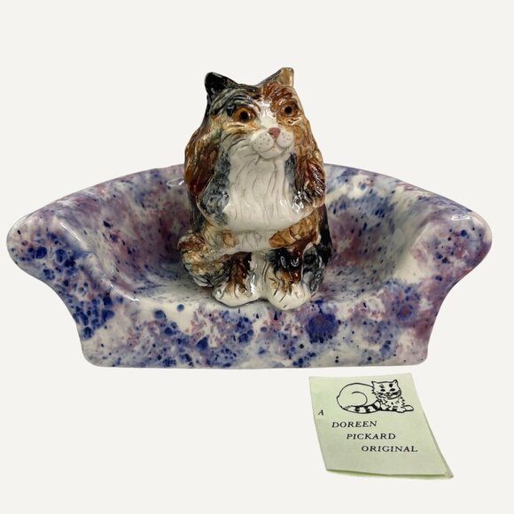 Cat on Couch Figurine Doreen Pickard Signed Ceramic UK Pottery - Picture 2 of 9